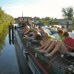Tijdens de reis eten we ook wel eens aan dek