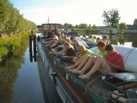 Tijdens de reis eten we ook wel eens aan dek