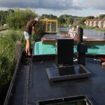 Het is vrijdag ochtend. We liggen nog op onze ligplaats, maar de stuurhut is afgebroken en Arjen heeft de motor al klaargemaakt